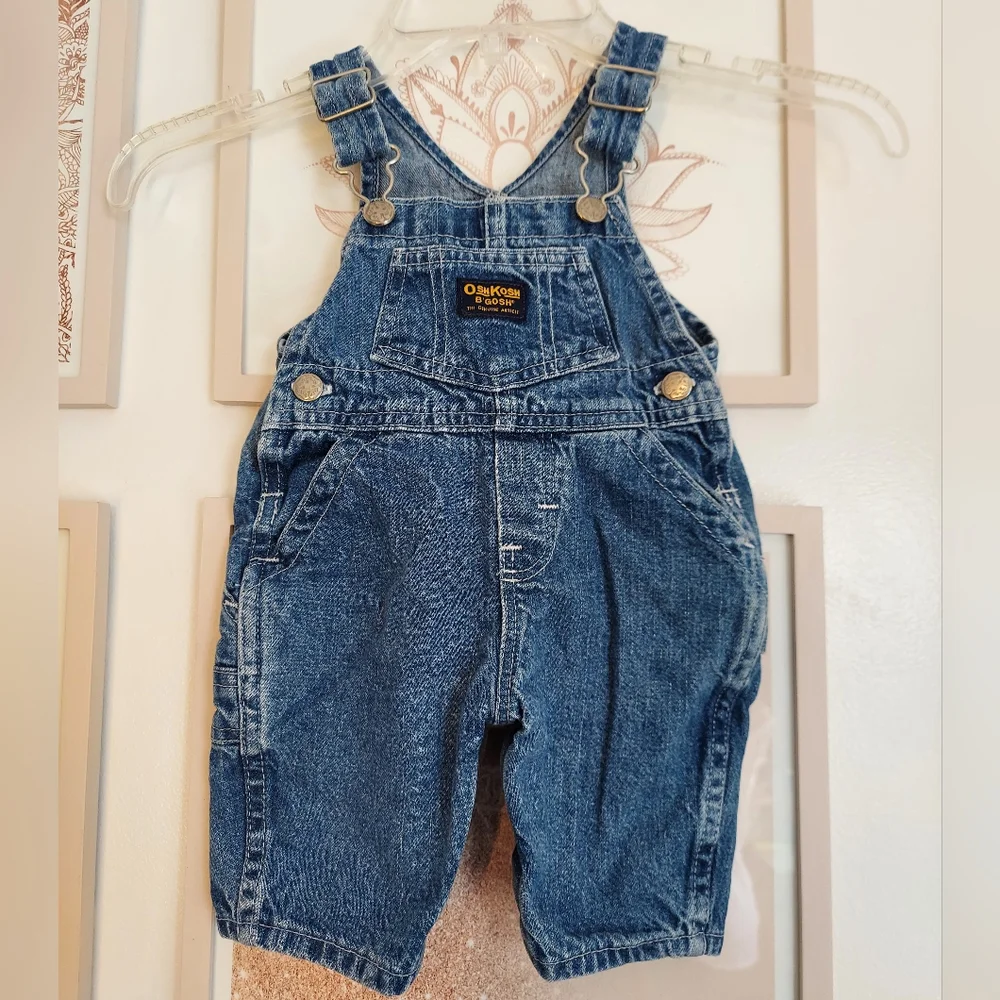 🎁10/$25- Classic Osh Kosh overall shorts, size 12 months